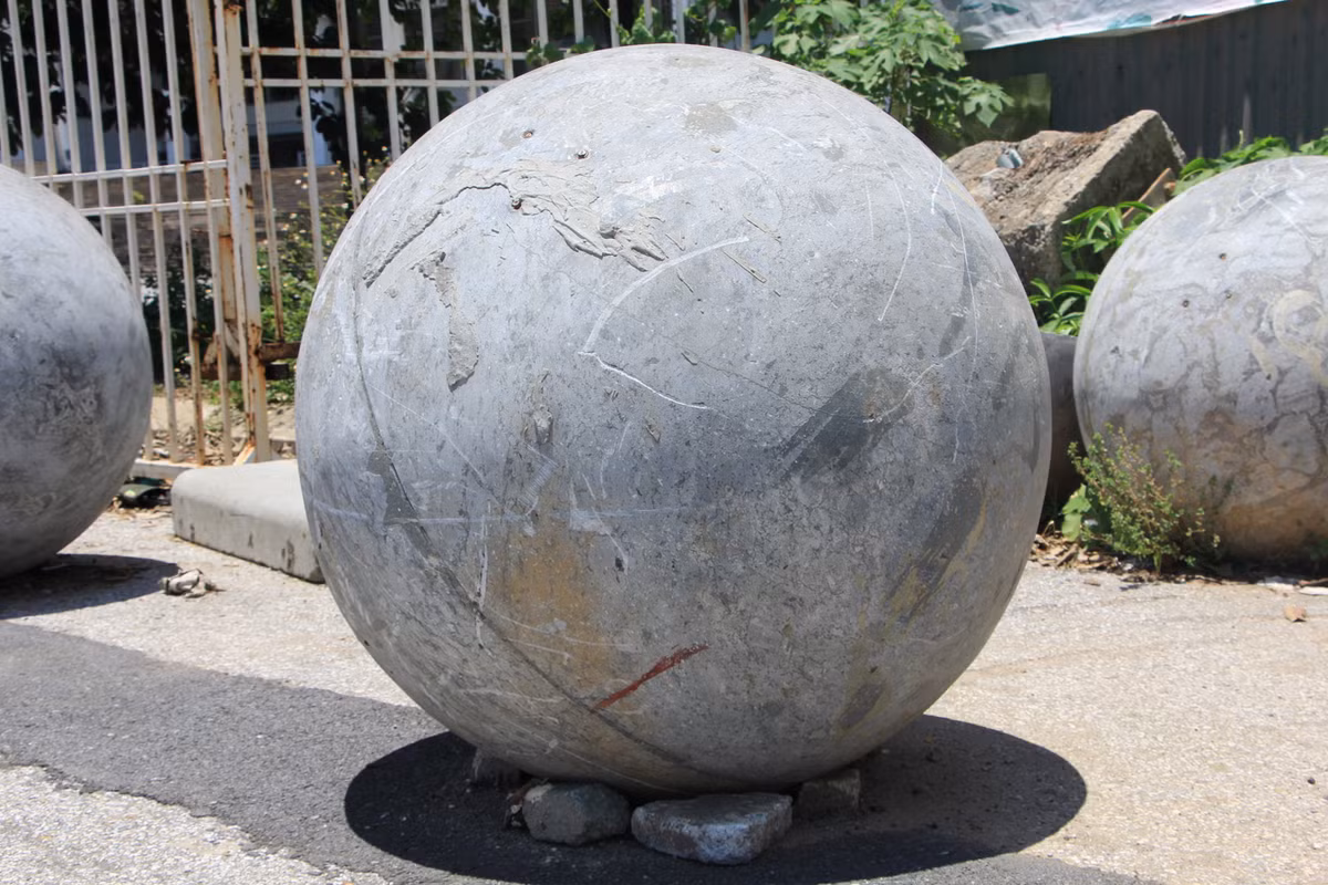 Được biết từ năm 2004 đến 2014, Việt Nam hòa 3 trận và thua 2 ở bán kết AFF Cup diễn ra trên SVĐ Mỹ Đình. Đội tuyển bóng đá Việt Nam thường không có được kết quả thuận lợi khi chơi trên sân Mỹ Đình.