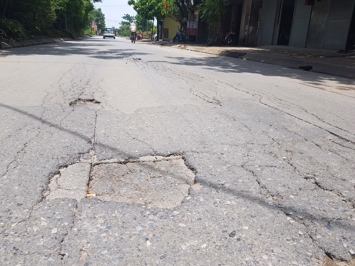 Hà Nội: Tỉnh lộ 442 mới sửa lại xuống cấp nghiêm trọng - Hình 3 Ha Noi: Tinh lo 442 moi sua lai xuong cap nghiem trong-Hinh-3