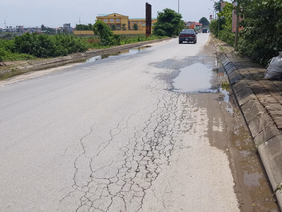 Hà Nội: Tỉnh lộ 442 mới sửa lại xuống cấp nghiêm trọng - Hình 7 Ha Noi: Tinh lo 442 moi sua lai xuong cap nghiem trong-Hinh-7