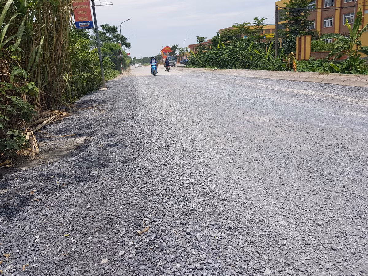 Hà Nội: Tỉnh lộ 442 mới sửa lại xuống cấp nghiêm trọng - Hình 5 Ha Noi: Tinh lo 442 moi sua lai xuong cap nghiem trong-Hinh-5