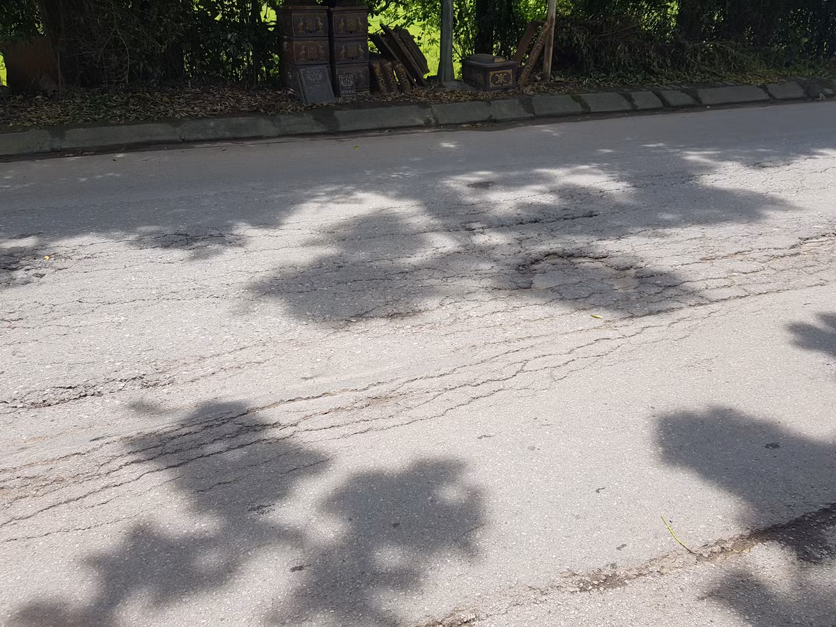 Hà Nội: Tỉnh lộ 442 mới sửa lại xuống cấp nghiêm trọng - Hình 9 Ha Noi: Tinh lo 442 moi sua lai xuong cap nghiem trong-Hinh-9