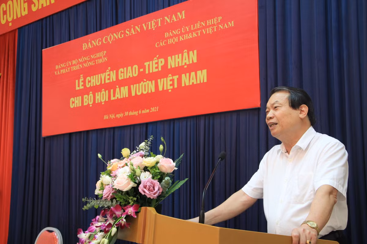 Dang bo VUSTA tiep nhan chi bo Hoi Lam vuon Viet Nam