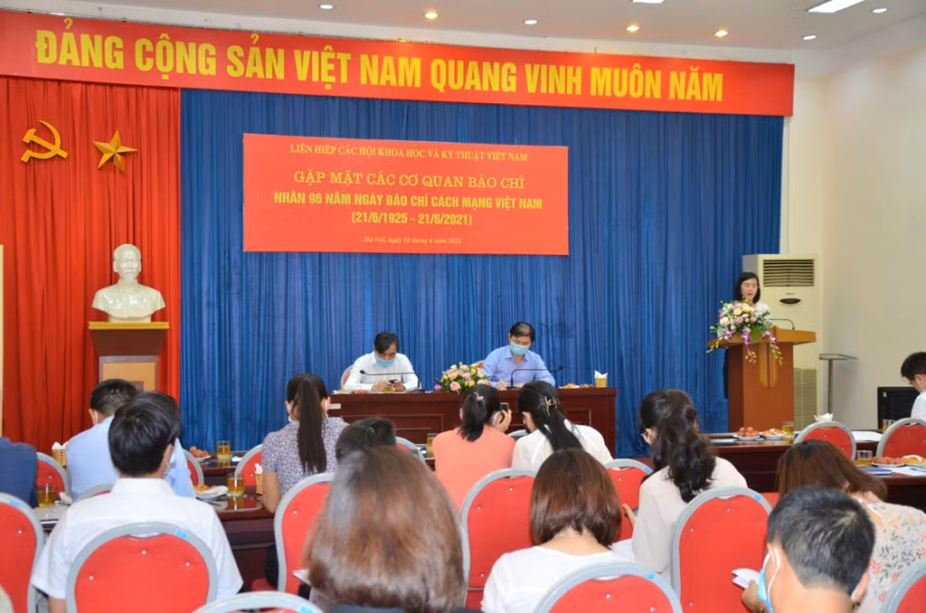 VUSTA to chuc gap mat cac co quan bao chi