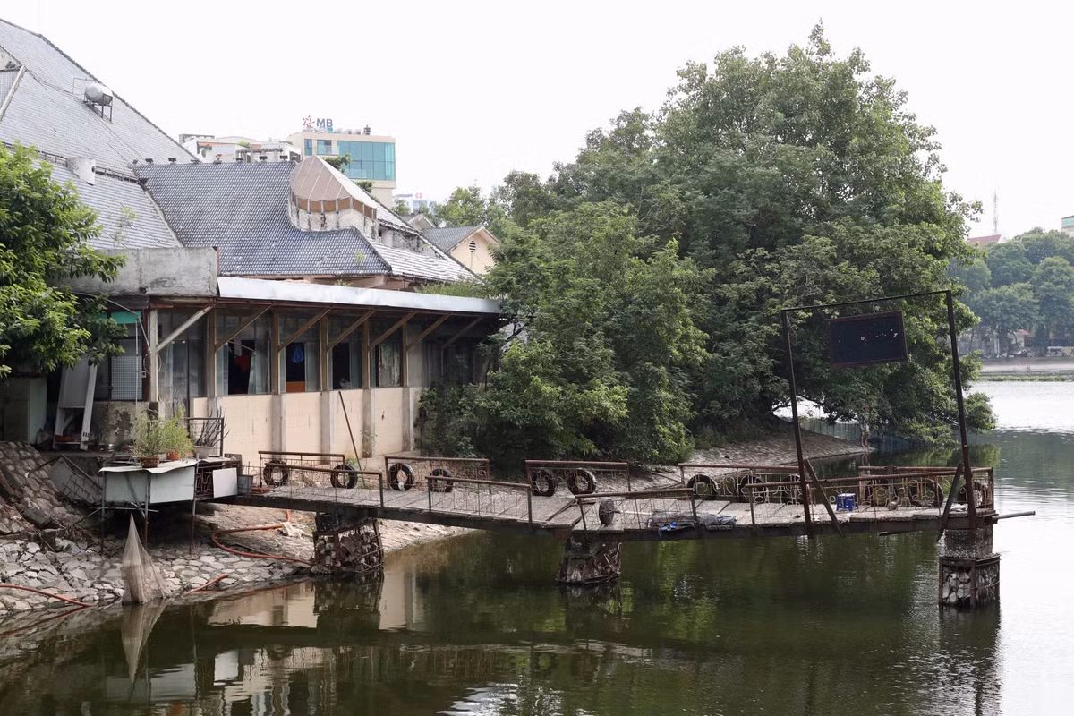 Được biết, chủ chương đầu tư, cải tạo đã có từ 8 năm trước, nhưng đến nay vẫn chưa có biến chuyển do chưa bố trí vốn và dự án nhiều lần thay đổi chủ đầu tư. Cung Thanh niên Hà Nội từng là nơi tổ chức nhiều cuộc thi lớn như: Hội thi “Tôi yêu Hà Nội“, Cuộc thi Duyên dáng Hà Nội 2012… Đây cũng từng là nơi hoạt động văn hóa của nhiều câu lạc bộ thanh niên trên địa bàn Hà Nội.
