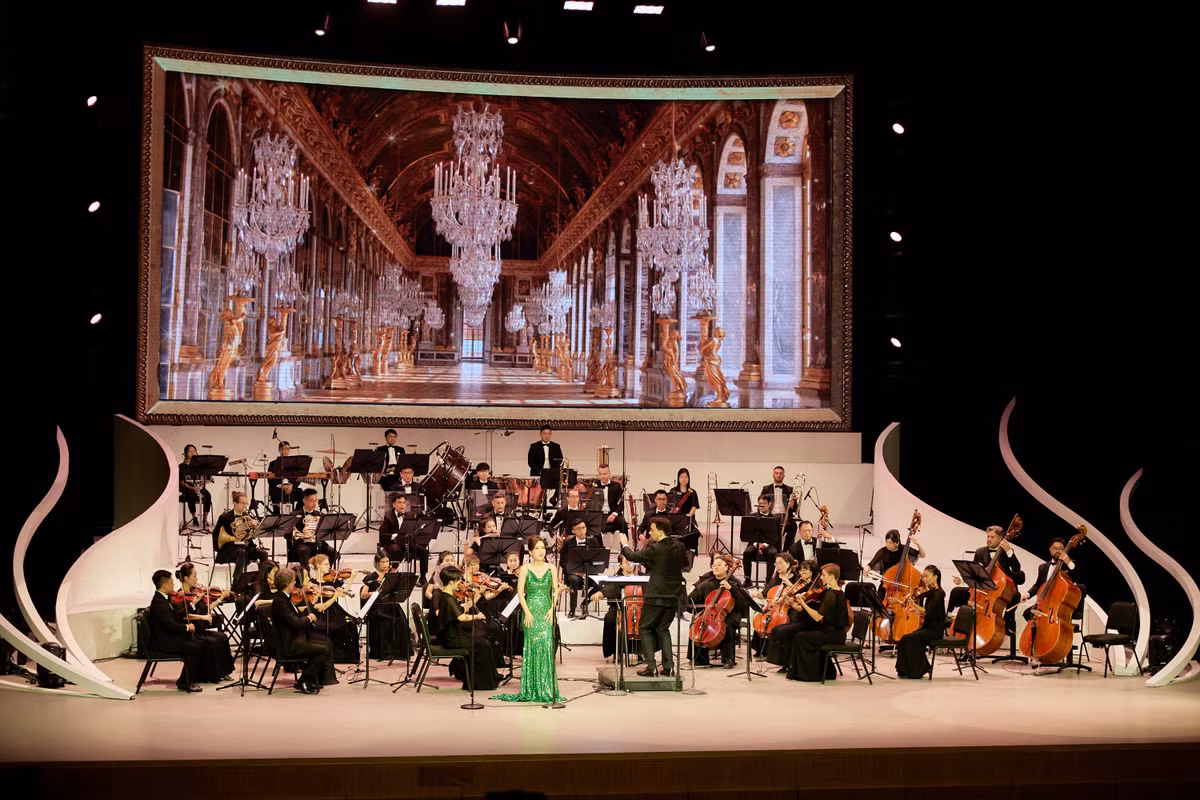 Nhà hát có khả năng đáp ứng đa dạng yêu cầu trình diễn của nhiều loại hình nghệ thuật khác nhau, từ opera, giao hưởng thính phòng, nhạc kịch, balle - múa, cho tới các chương trình biểu diễn âm nhạc hiện đại, các hội thảo, show truyền hình...