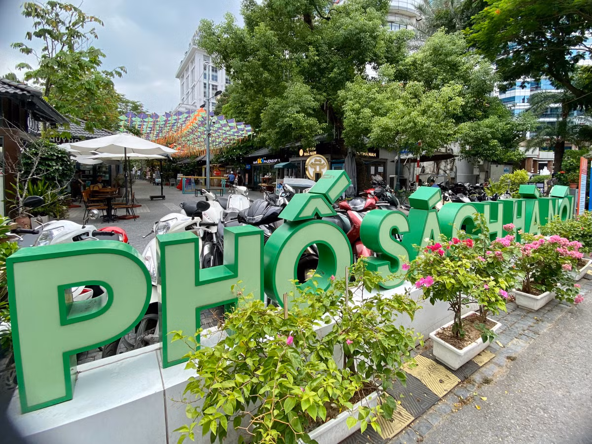 Không gian phố sách Hà Nội.