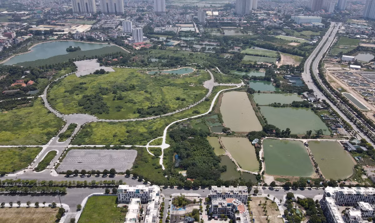 Dự án công viên Chu Văn An thuộc địa giới hành chính xã Thanh Liệt, huyện Thanh Trì (Hà Nội) được phê duyệt quy hoạch bởi Sở Quy hoạch - Kiến trúc Hà Nội và UBND huyện Thanh Trì vào năm 2009. Theo đó, tổng diện tích công viên là 90ha bao gồm 2 phân khu.