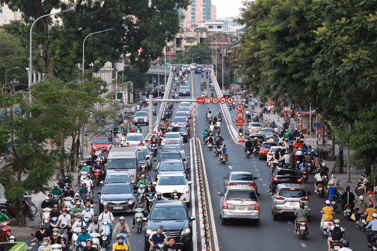 Dự án cầu vượt tại nút giao thông đường Chùa Bộc - Phạm Ngọc Thạch (quận Đống Đa, Hà Nội) là một trong những công trình giao thông trọng điểm của thành phố Hà Nội. Cầu có tổng mức đầu tư hơn 147 tỷ đồng, gồm 2 làn xe hỗn hợp được xây dựng với kết cấu dầm hộp thép hoàn thành sau 18 tháng thi công.