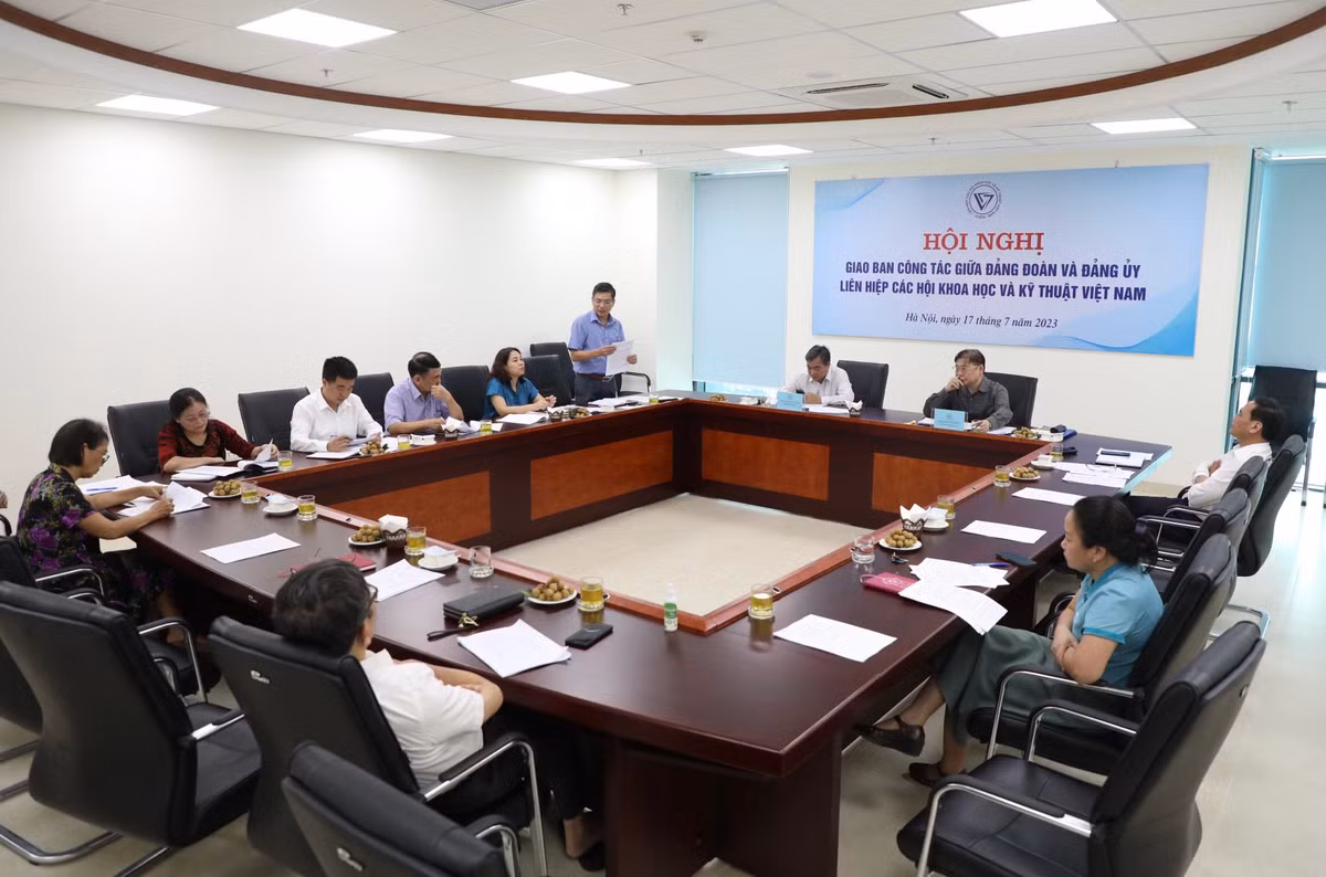 Hoi nghi giao ban giua Dang doan va Dang uy Lien hiep cac Hoi KH&KT Viet Nam