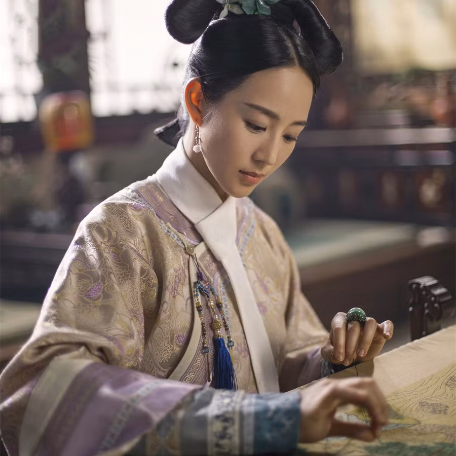 Được biết, Du Quý Phi thuộc dòng họ Kha Lý Diệp Đặc, xuất thân không cao quý, nhưng điều đó không làm giảm đi giá trị và sự tôn trọng mà bà nhận được trong triều đại Thanh.