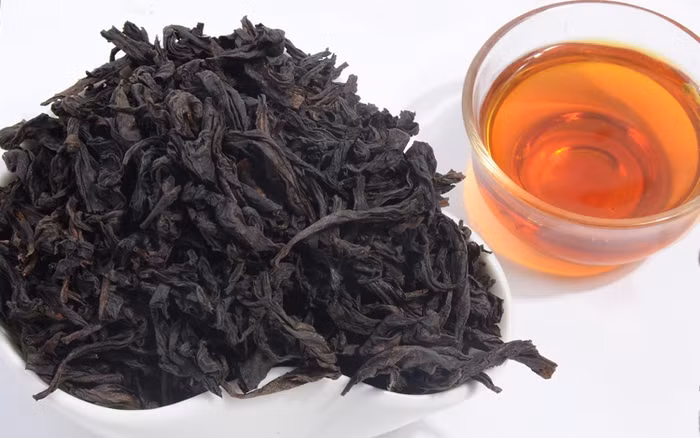 Sự kết hợp giữa vị đắng, vị ngọt, vị chua và vị cay rất đặc trưng của Đại hồng bào đã làm say mê những người yêu trà và đam mê nghệ thuật chế biến trà. Dù giá cả của loại trà này rất đắt đỏ, nhưng vẫn có nhiều người quan tâm tìm hiểu và trải nghiệm hương vị đặc biệt của nó.