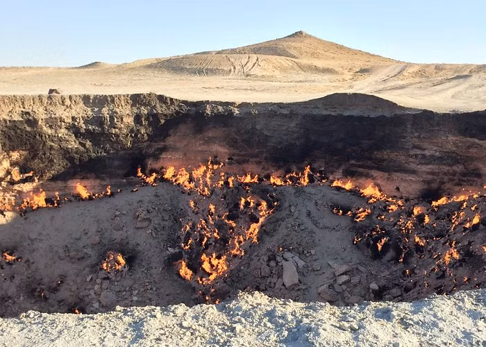 Tổng thống Turkmenistan mong muốn dập tắt ngọn lửa này do lo ngại về sức khỏe con người và động vật hoang dã, cũng như ảnh hưởng đến quá trình khai thác khí đốt và nguồn thu nhập của Turkmenistan.