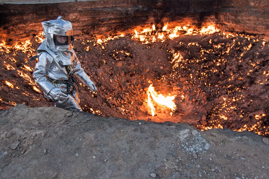 Tuy nhiên, chính phủ Turkmenistan vẫn chưa có kế hoạch cụ thể và việc dập tắt hố khí gas ở Darvaza vẫn đang là một thách thức.