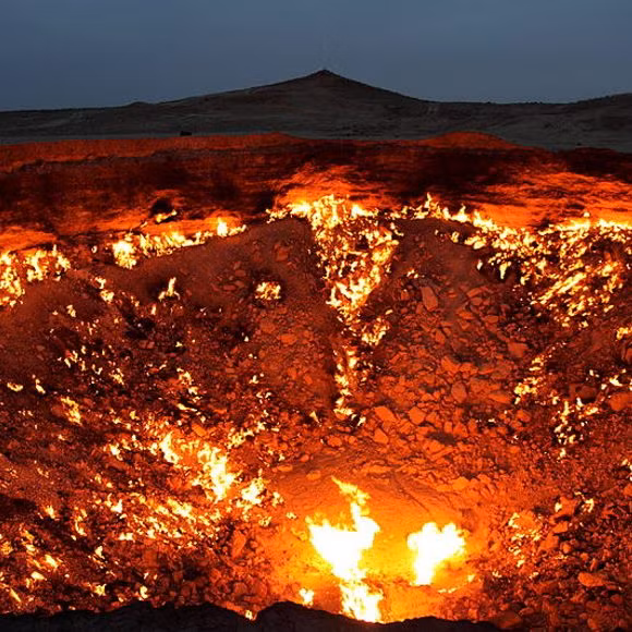 Dù trở thành điểm thu hút khách du lịch, việc du lịch đến Turkmenistan không dễ dàng.