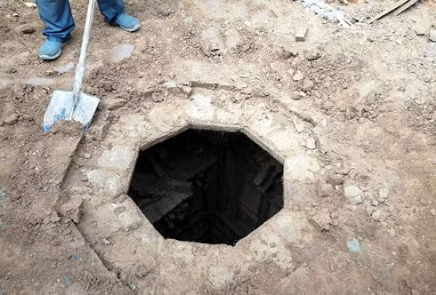 Cảnh sát liên hệ với ban di tích văn hóa địa phương và các nhà khảo cổ đã đến khai quật ngôi mộ. (Ảnh minh họa)