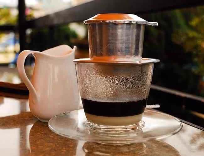 Bằng các biện pháp nghiệp vụ, công an tỉnh Bình Dương đã xác định nghi can gây ra vụ án trên chính là Lê Trung Hiếu (34 tuổi, ngụ phường 15, quận Gò Vấp). Theo cơ quan điều tra, vào tháng 3/2012, bà H. gặp Hiếu, cả hai nảy sinh tình cảm, sau đó Hiếu chuyển về ở với bà H. tại căn nhà trên quốc lộ 1A, phường An Phú Đông (quận 12). Điều đáng nói, sau khi bà H. bị sát hại và đốt xác phi tang, Hiếu vẫn làm như không có chuyện gì, vẫn thường đi uống cà phê, câu cá với con trai của bà H. (Ảnh minh họa, nguồn internet) 