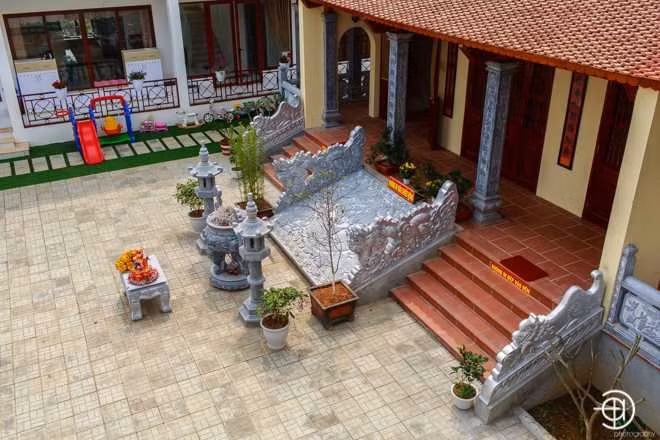 Kiến trúc của đền thờ Mẫu trong khu biệt thự của vợ chồng ca sĩ Việt Hoàn nhìn từ trên cao xuống. (Ảnh: Soha)