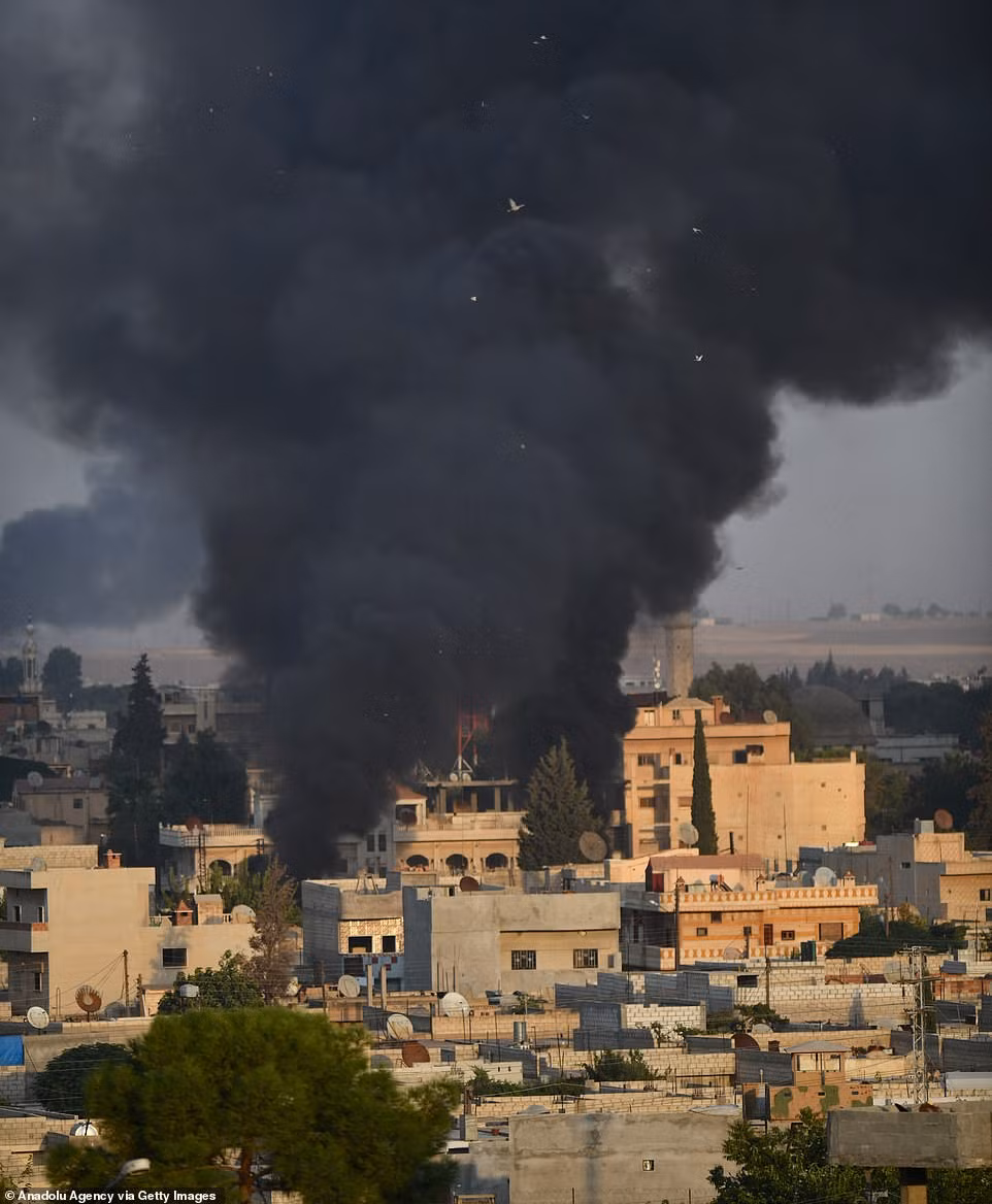 Chiến trường ở Syria đang trên bờ vực của sự bùng nổ. Một chiến dịch quân sự quy mô lớn và quyết liệt của Thổ Nhĩ Kỳ nhằm vào lực lượng người Kurd ở chiến trường phía bắc có nguy cơ biến Syria trở lại thành một chiến trường đẫm máu và thảm khốc.