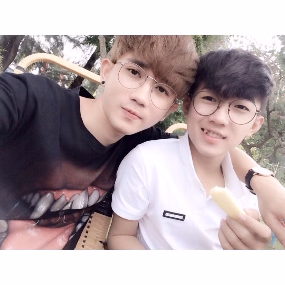 Theo tìm hiểu, Nam đang học lớp 11 A2 tại trường THPT Quốc Thái - An Giang, còn Thanh Liêm vừa mới tốt nghiệp trung học phổ thông. Thanh Liêm cho biết, 2 người đã có kế hoạch chờ cho bạn gái học xong, họ sẽ sớm về chung một nhà. Ảnh: FBNV.