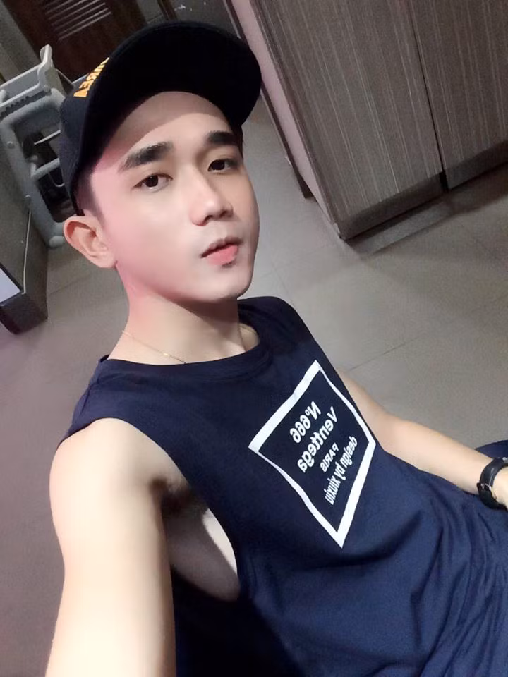 Thanh Liêm được bạn bè và fan hâm mộ nhắc đến như một nam thần cưng chiều người yêu hết mực. Thường xuyên chia sẻ và dành nhiều cử chỉ quan tâm, chăm sóc cho bạn gái, mỗi bức ảnh của Thanh Liêm nhận được hàng ngàn lượt like. Ảnh: FBNV.