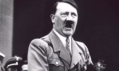 Người này xác nhận đã liên lạc với Adolf Hitler - khi ấy trùm phát xít Đức sử dụng tên giả là Adolph Schuttlemayer.