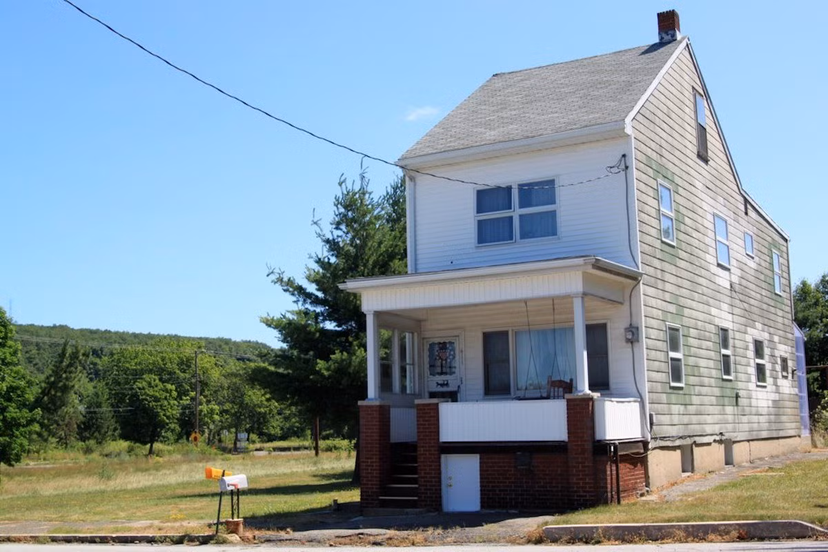 "Thị trấn ma" Centralia ở Pennsylvania, Mỹ từng là một thị trấn khai thác mỏ thịnh vượng cho đến những năm 1960. Hiện chỉ có khoảng 13 người sinh sống ở nơi đây.