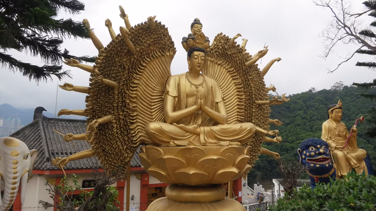 Kham pha tu vien 12.000 Phat vang o Hong Kong-Hinh-2