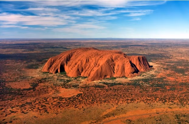 Về sau, vùng Công viên bảo tồn Uluru được Chính phủ thuê lại từ người Anangu trong thời hạn 90 năm, để tiếp tục khai thác hoạt độnh du lịch.