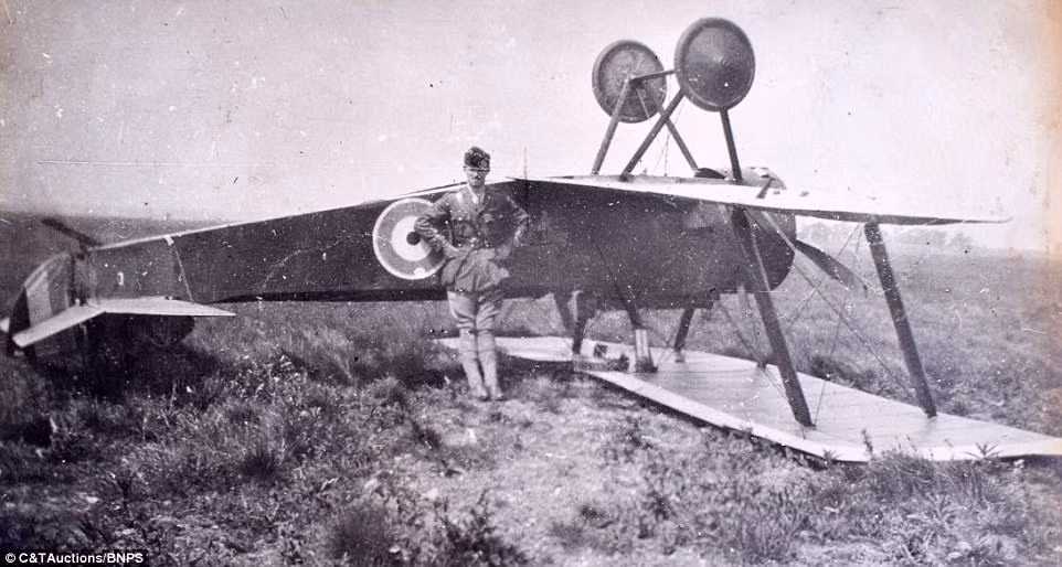 Vào ngày 1/4/1918, chính phủ Anh kết hợp hai lực lượng không quân riêng lẻ là Quân đoàn Bay Hoàng gia Anh và Cục Hải quân Không quân Anh thành một và lấy tên là Không quân Hoàng gia Anh (RAF). Đại úy Denis Carey thuộc RAF đóng tại Delting, gần Maidstone, hạt Kent đã thu thập những bức ảnh quý giá này trong thời gian diễn ra Chiến tranh thế giới 1.