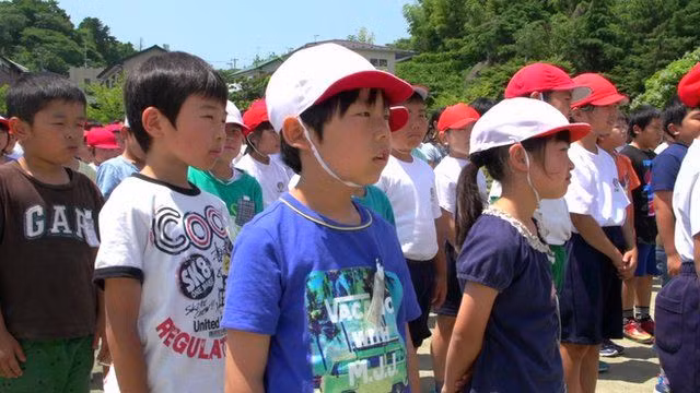 Vào ngày 24/1/2014, 415 học sinh thuộc 10 trường trung học cơ sở khác nhau ở Hiroshima, miền Tây Nhật Bản phải nhập viện sau khi các em có các triệu chứng nôn mửa, chóng mặt, đau bụng và tiêu chảy.