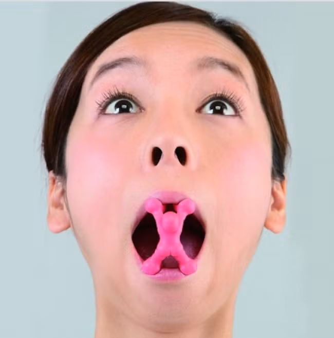Phát minh độc đáo này giúp bạn luyện tập cơ mặt giúp gương mặt trở nên thanh tú, thon gọn mà không cần dao kéo.