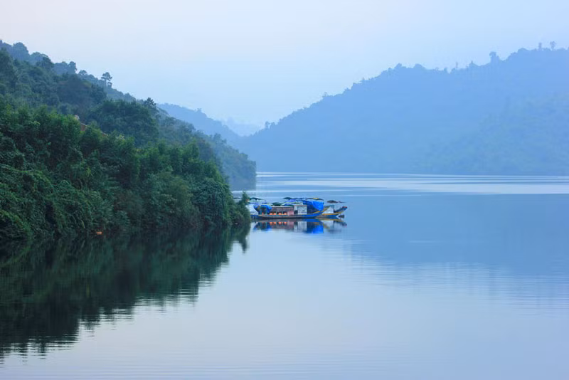 Nếu muốn dâng hương kính Phật, bạn cũng có thể ghé thăm Thiền viện Trúc Lâm.