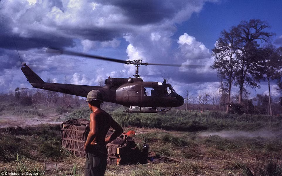 Cận cảnh một trực thăng Huey của Mỹ tại chiến trường Việt Nam năm 1967 - 1968.