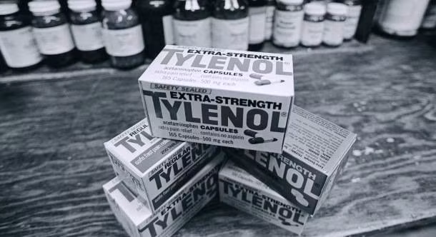 Mặc dù Lewis ngồi bóc lịch một thời gian vì tội tống tiền nhưng căn cứ vào kết quả kiểm tra, giám định các mẫu ADN và dấu vân tay, FBI không thể tìm được chứng cứ nào chứng minh Lewis là thủ phạm. Chính vì vậy, cho đến nay, hung thủ gây ra vụ án đầu độc này vẫn chưa bị bắt và danh tính của y vẫn là một ẩn số.