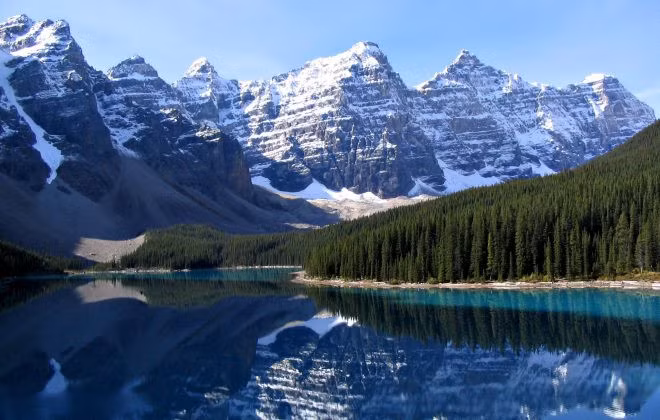 Canada xếp thứ hai nhờ khung cảnh hùng vĩ đan xen giữa những thành phố hiện đại, thuận tiện cho du khách di chuyển.