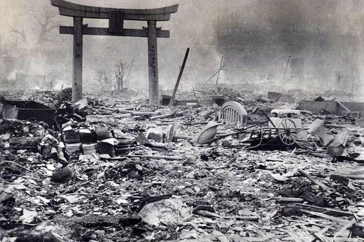 Ít ngôi nhà còn nguyên vẹn ở Hiroshima sau khi hứng chịu sức nổ mãnh liệt từ trái bom hạt nhân.