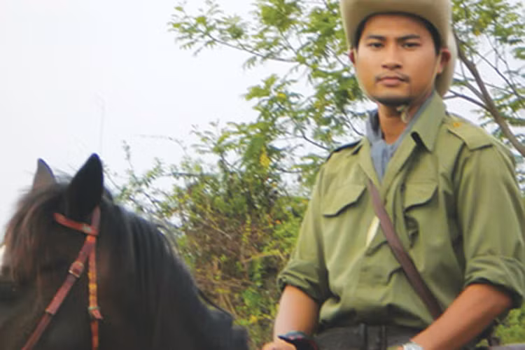 Huỳnh Đông khẳng định tài năng diễn xuất của mình bằng 2 lần đạt giải Cánh Diều Vàng ở hạng mục Nam diễn viên xuất sắc nhất cho bộ phim “Vó ngựa trời Nam” (2011) và “Thiên mệnh anh hùng” (2013). Hiện tại, anh còn lấn sân làm đạo diễn. Ảnh: Bưu điện Việt Nam