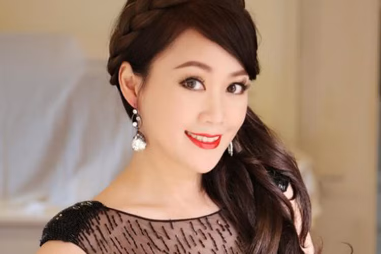 Trong phim "Lương Sơn Bá - Chúc Anh Đài", Lương Tiểu Băng và La Chí Tường tạo thành cặp đôi trai tài gái sắc, thế nhưng ngoài đời, nữ diễn viên xinh đẹp lại nên duyên với nam diễn viên Trần Gia Huy - người thủ vai Mã Văn Tài tiểu nhân bị người xem ghét cay ghét đắng.