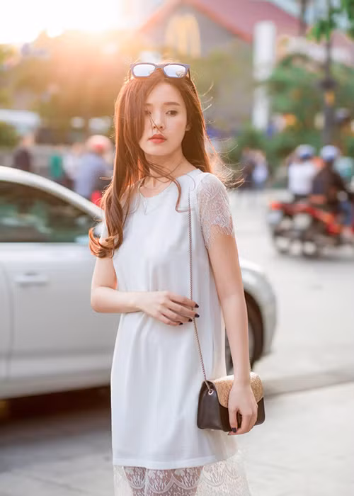 Kém Hoa hậu Mai Phương Thúy một tuổi, Midu là một trong những hot girl nổi tiếng của Vbiz. Vẻ đẹp đằm thắm, dịu dàng của cô luôn thu hút sự chú ý của người đối diện. Sau sóng gió tình cảm vào năm 2015, Midu ngày càng xinh đẹp, trưởng thành. Ảnh: FBNV