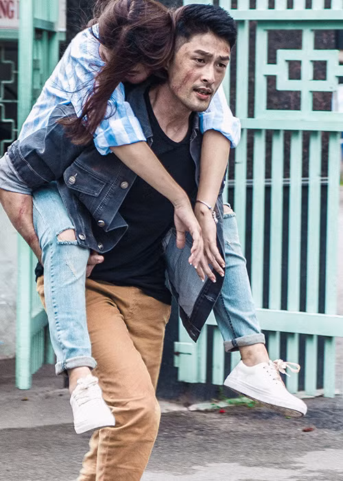Trong bộ phim mới, Johnny Trí Nguyễn tiếp tục giữ vững phong độ của một ngôi sao hành động hàng đầu của điện ảnh Việt trong những phân đoạn hành động.