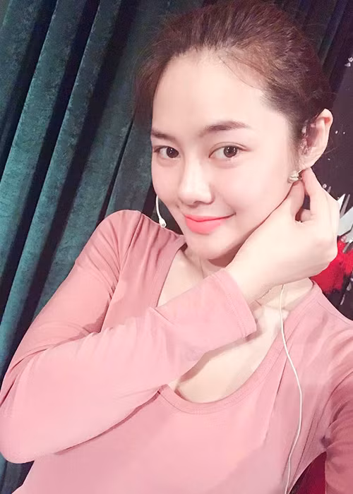 Giữa lùm xùm tình cảm, Linh Chi - tình mới của Lâm Vinh Hải bị cư dân mạng “ném đá” không thương tiếc khi bị cho là người thứ ba. Ảnh: FBNV