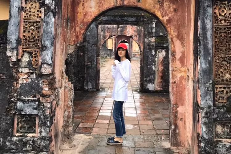 Trên trang cá nhân, hot girl Hạ Vi cũng vừa khoe ảnh đi du lịch. Cách đây ít ngày, cô bị bắt gặp đến nhà Cường Đô-la. Ảnh: FBNV