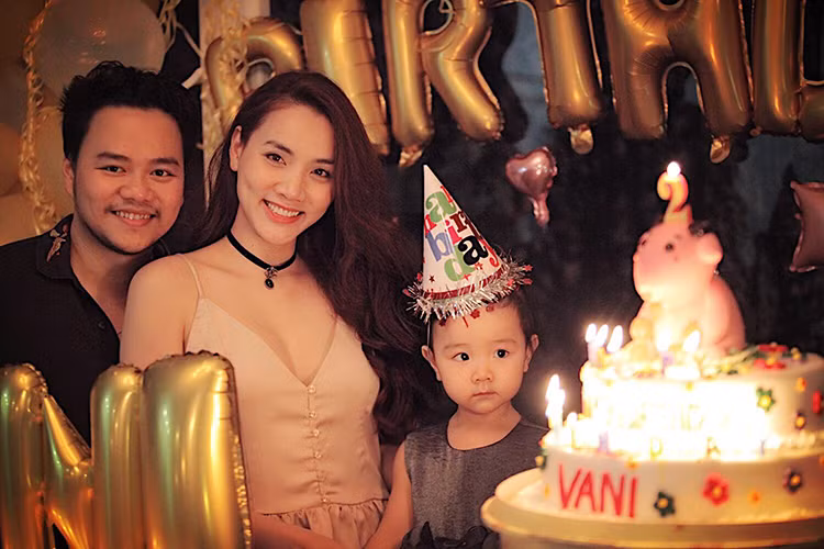 Trang Nhung tu tay chuan bi tiec sinh nhat cho con gai