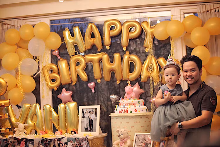 Nữ diễn viên cho biết, kể từ khi sinh con gái, cô thấy mình trưởng thành hơn và phải luôn cố gắng để hoàn thiện mình hơn. Ảnh: FBNV