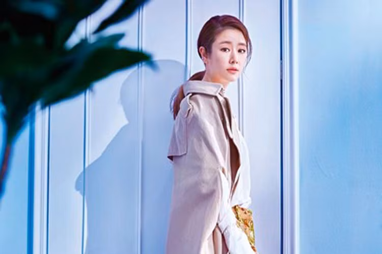 Sau nhiều năm độc thân, ở tuổi tứ tuần, nàng "Hạ Tử Vy" cũng đã tìm thấy bến đỗ của cuộc đời bên tài tử Hoắc Kiến Hoa.