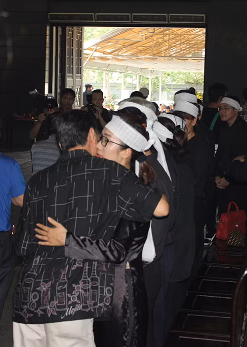 Trước khi mất, nghệ sĩ Duy Thanh muốn được hỏa táng. Vì vậy, chị Hồng Anh và gia đình thực hiện theo tâm nguyện này của ông.