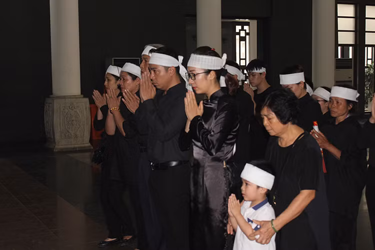 Gia đình không khỏi đau xót trước sự qua đi của cố nghệ sĩ Duy Thanh.