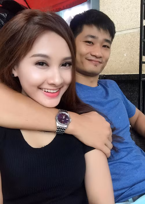 Kết hôn và sinh con sớm so với đồng nghiệp nhưng Bảo Thanh tự tin theo đuổi nghệ thuật khi may mắn nhận được sự ủng hộ của ông xã. Ảnh: FBNV