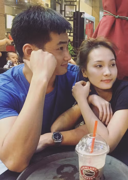 Bảo Thanh tâm sự ngay từ khi lúc mới yêu, cô thường rủ chồng tới trường quay xem cô diễn nhất là các buổi quay có cảnh tình tứ để anh luôn yên tâm và tin tưởng vợ. Ảnh: FBNV