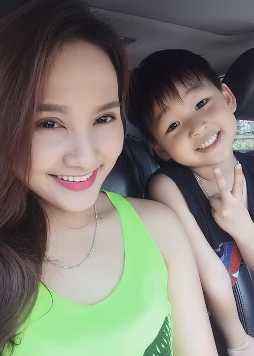 Diễn viên phim “Sống chung với mẹ chồng” hiện có một cậu con trai. Bé tên thật Đức Bảo, năm nay đã lên 6 tuổi. Ảnh: FBNV